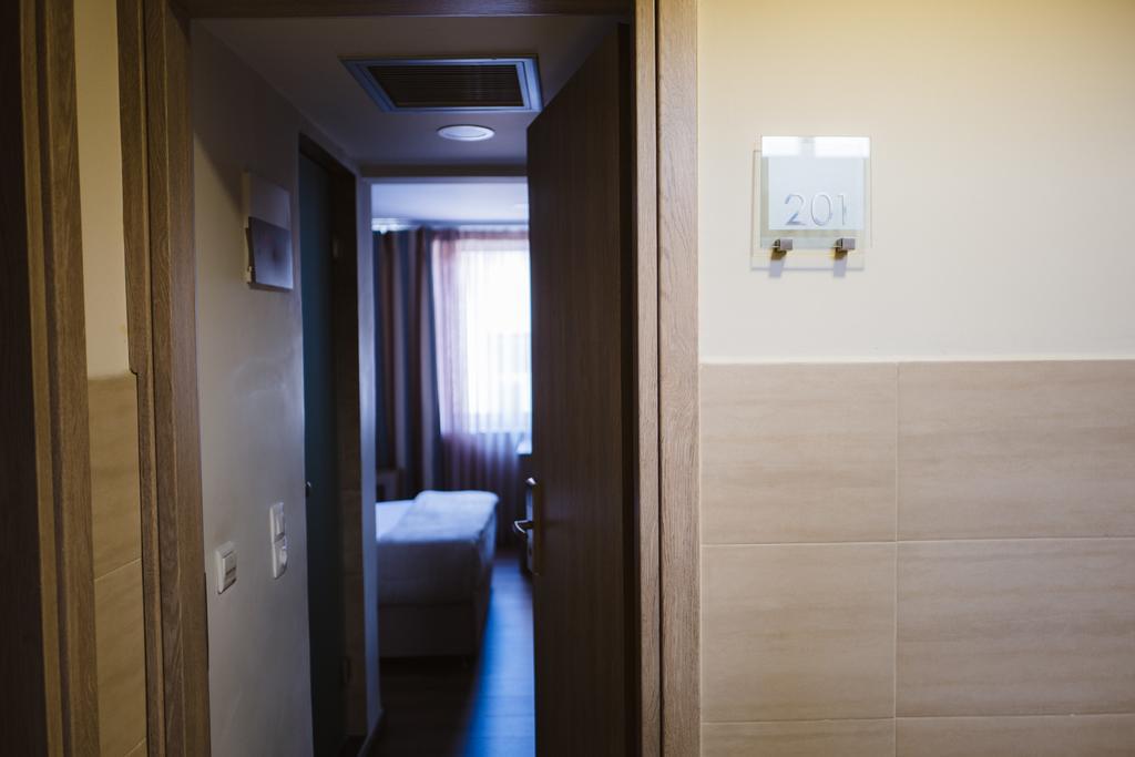 Port Hotel 2*
