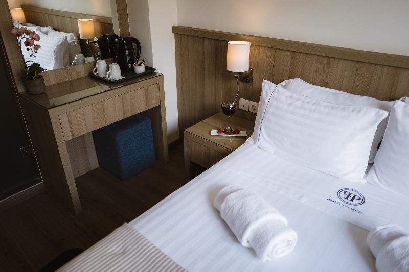 Port Hotel